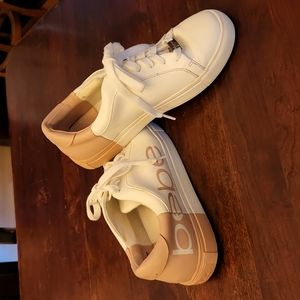 Bebe Charley 6 1/2 white and rose